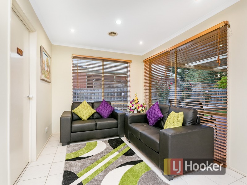 5 Lisburn Way, Berwick VIC 3806