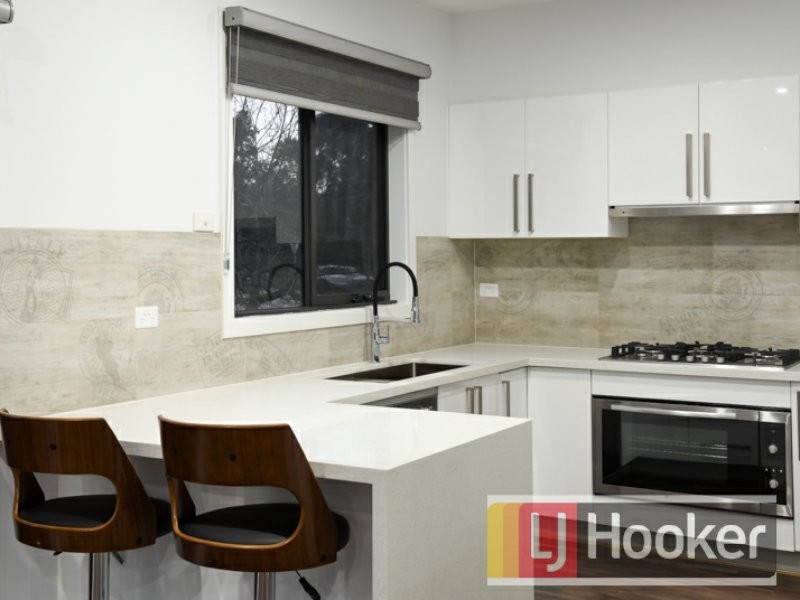 5/2 Harkaway Road, Berwick VIC 3806