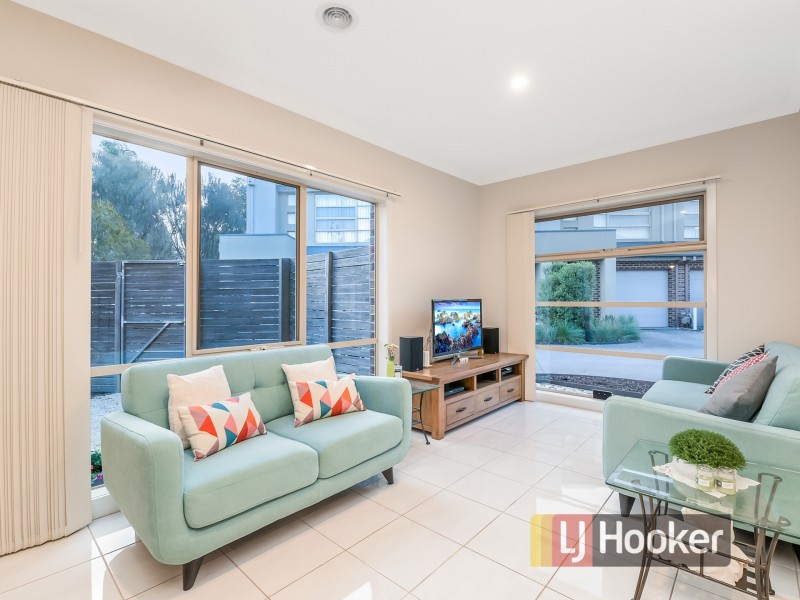 9/16-20 Honeysuckle Close, Pakenham VIC 3810