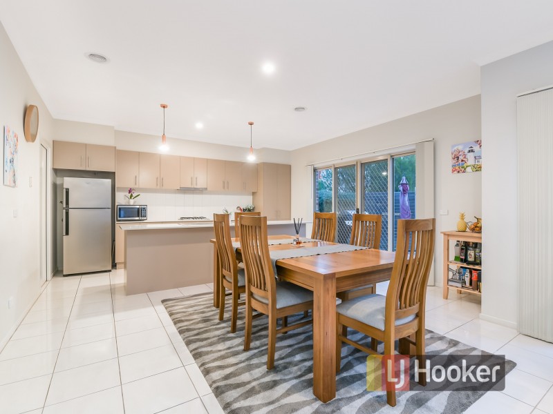 9/16-20 Honeysuckle Close, Pakenham VIC 3810