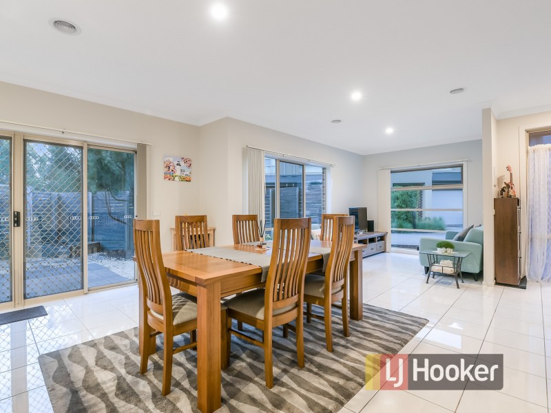9/16-20 Honeysuckle Close, Pakenham VIC 3810