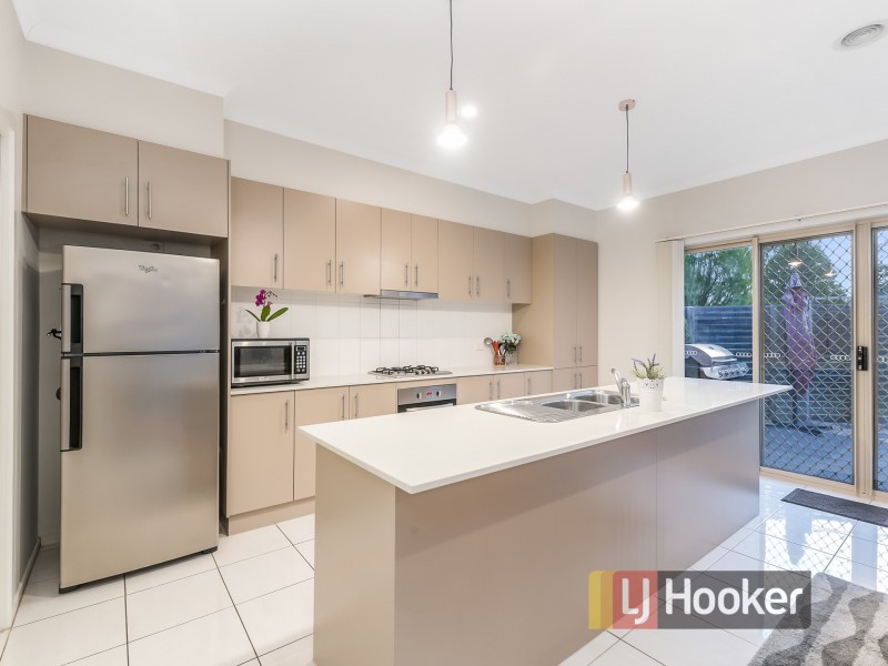 9/16-20 Honeysuckle Close, Pakenham VIC 3810