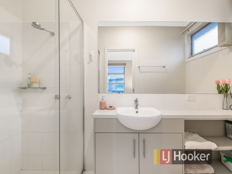 9/16-20 Honeysuckle Close, Pakenham VIC 3810