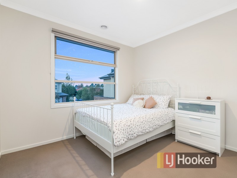 9/16-20 Honeysuckle Close, Pakenham VIC 3810