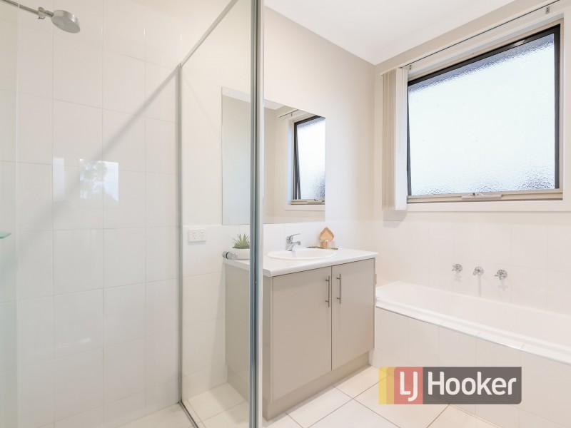 9/16-20 Honeysuckle Close, Pakenham VIC 3810