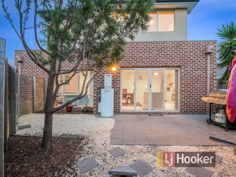 9/16-20 Honeysuckle Close, Pakenham VIC 3810