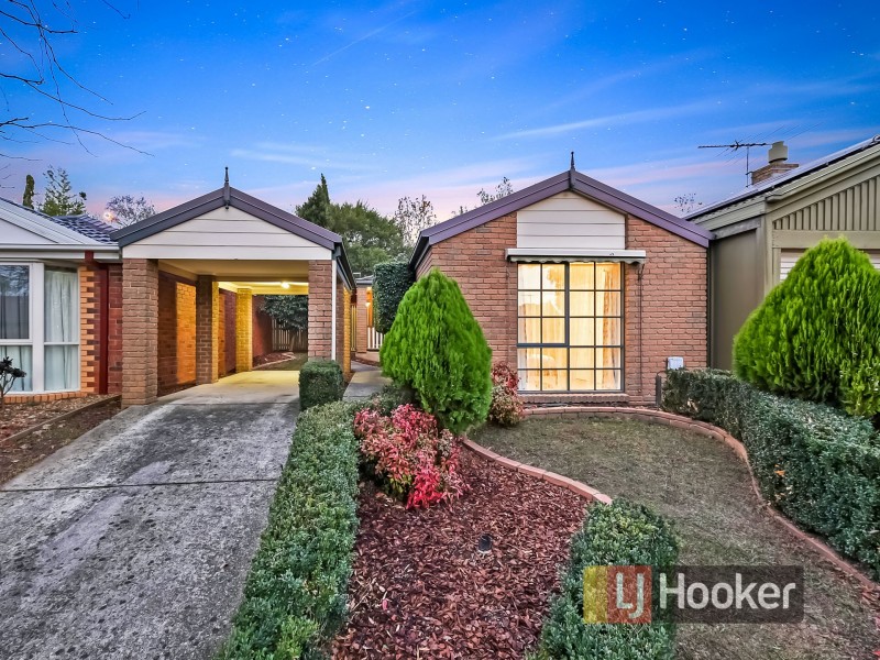 8A Messmate Court, Berwick VIC 3806