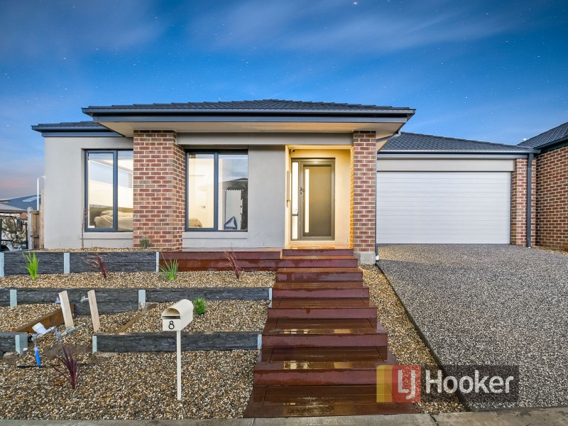 8 Carisbrooke Way, Clyde North VIC 3978