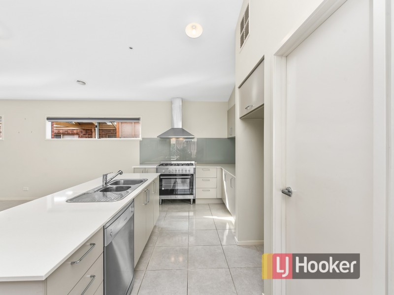 3 Longbow Terrace, Cranbourne North VIC 3977