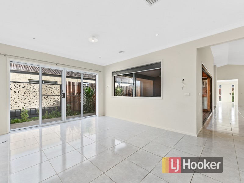 3 Longbow Terrace, Cranbourne North VIC 3977