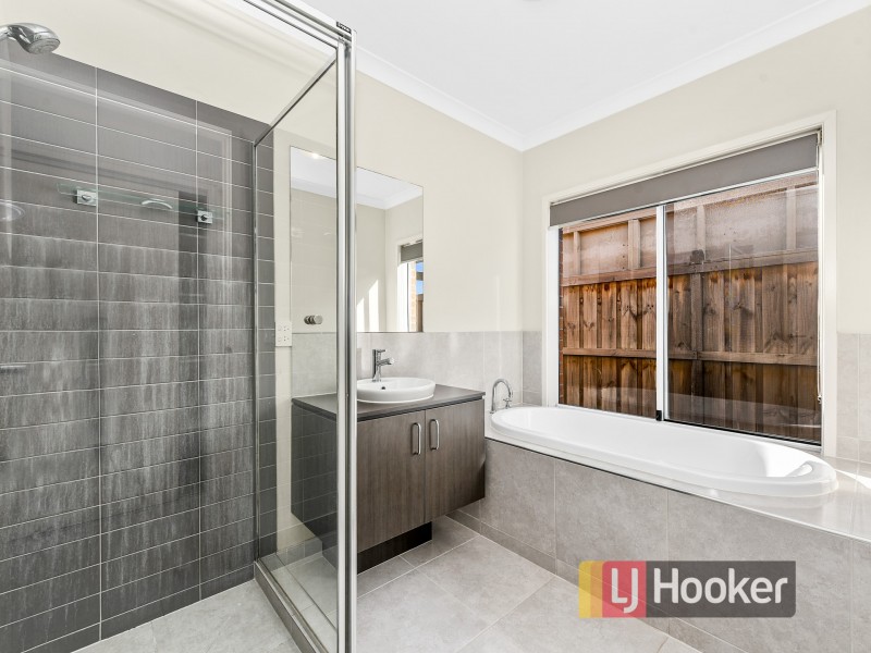 3 Longbow Terrace, Cranbourne North VIC 3977
