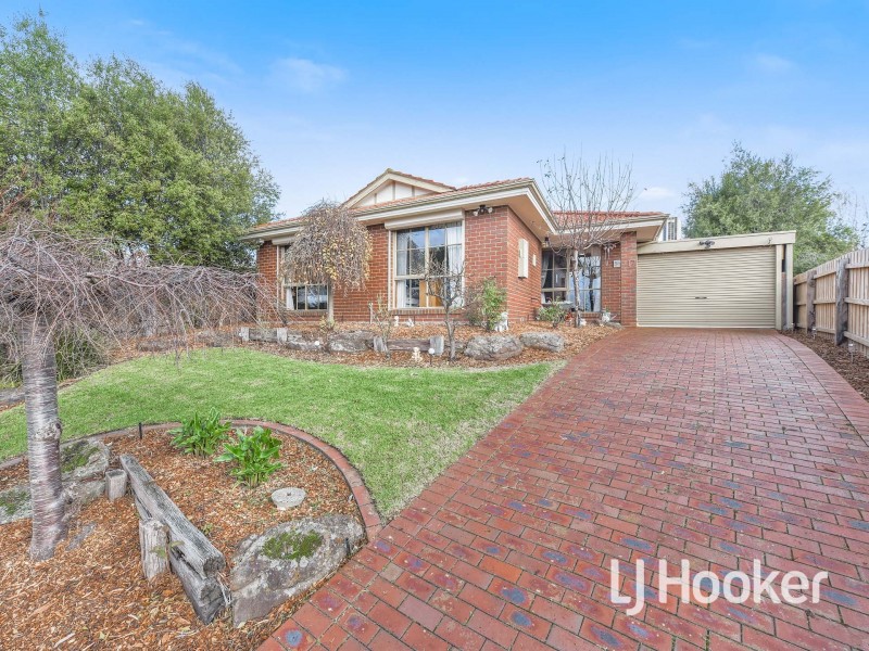 17 Jarryd Crescent, Berwick VIC 3806