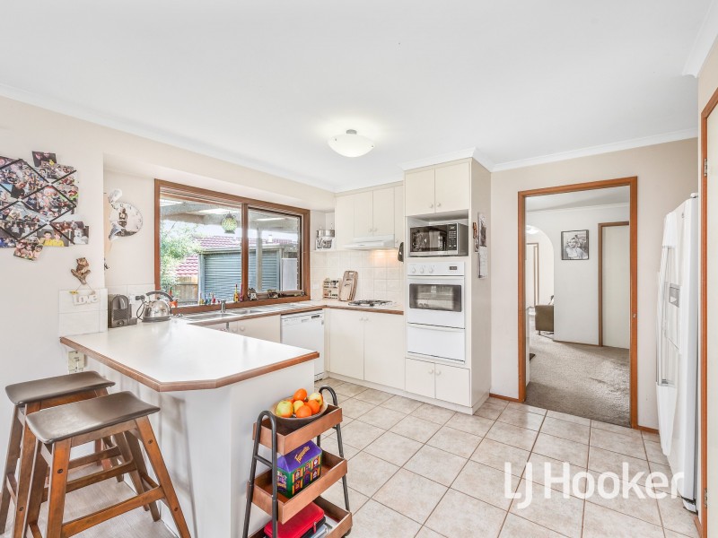 17 Jarryd Crescent, Berwick VIC 3806