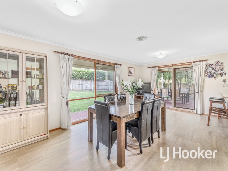 17 Jarryd Crescent, Berwick VIC 3806
