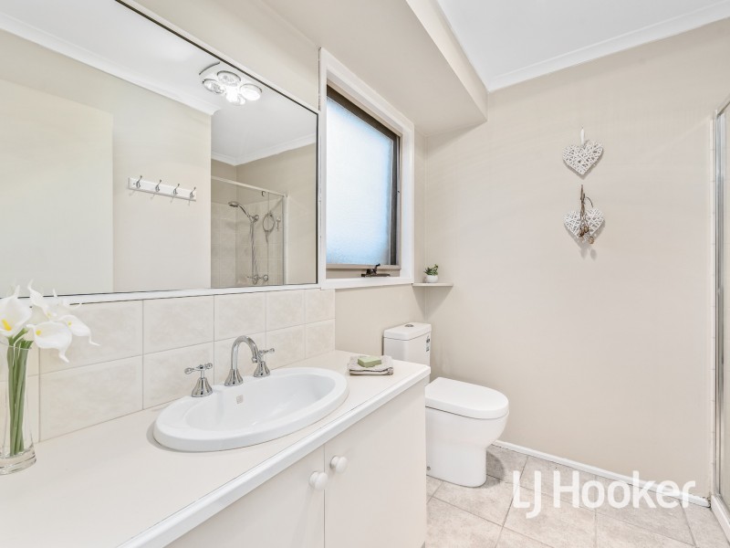 17 Jarryd Crescent, Berwick VIC 3806