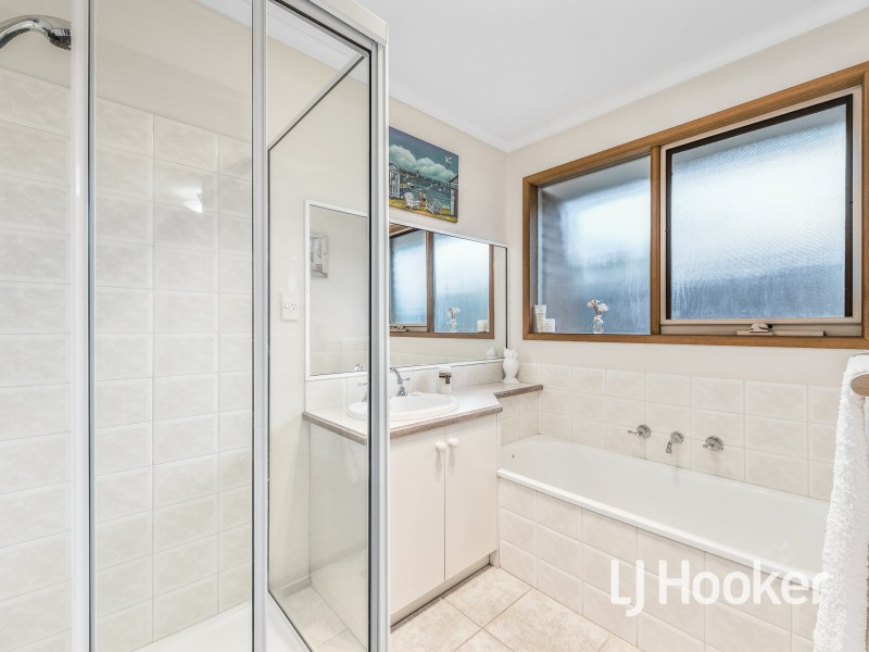 17 Jarryd Crescent, Berwick VIC 3806