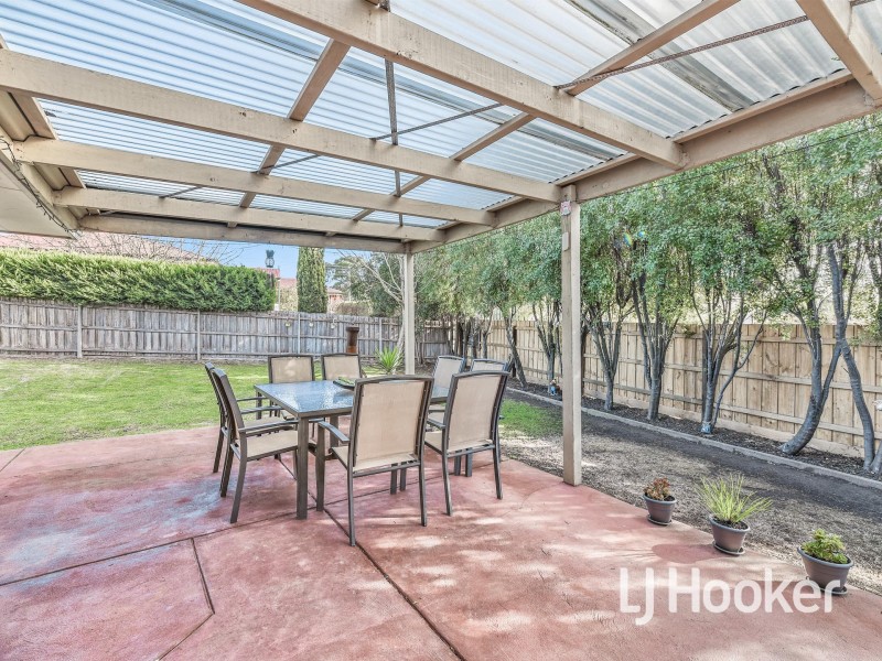 17 Jarryd Crescent, Berwick VIC 3806
