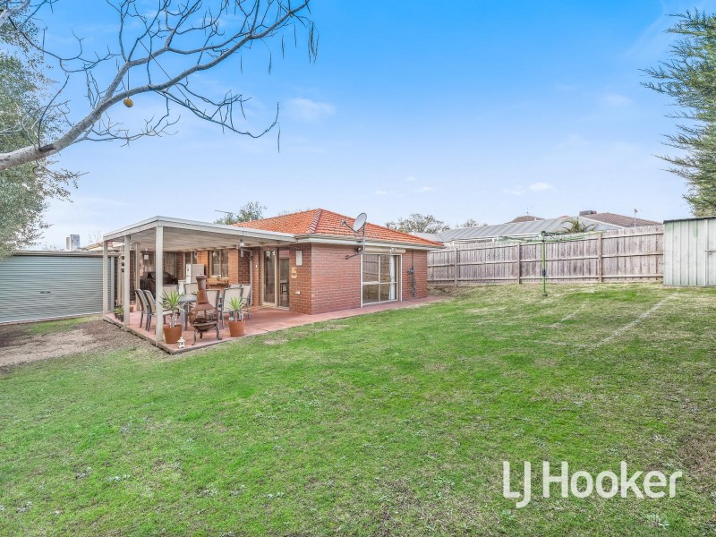 17 Jarryd Crescent, Berwick VIC 3806