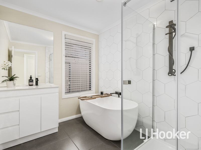 40 Lorikeet Drive, Berwick VIC 3806