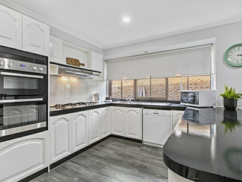 6 Ravensthorpe Crescent, Narre Warren VIC 3805