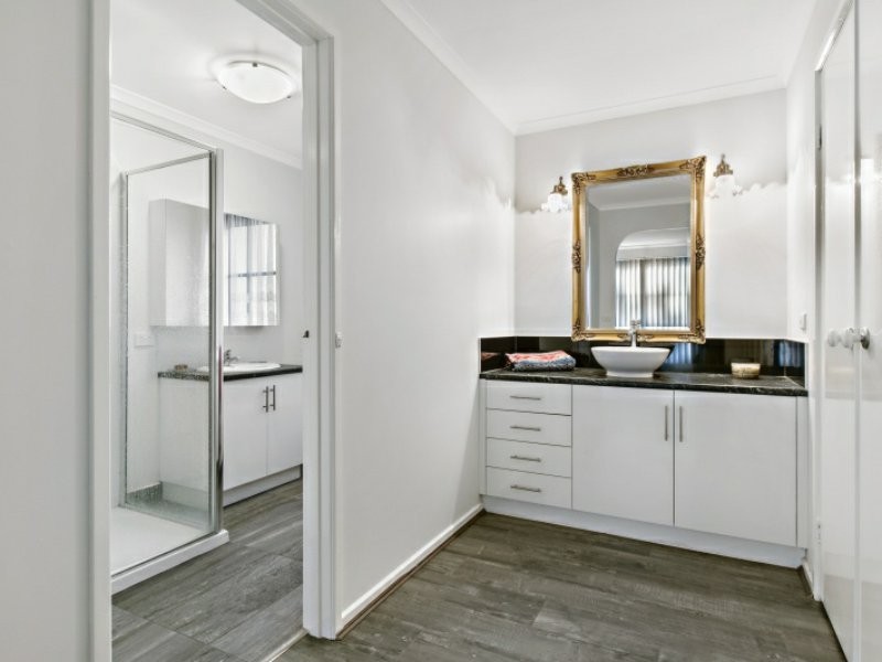 6 Ravensthorpe Crescent, Narre Warren VIC 3805