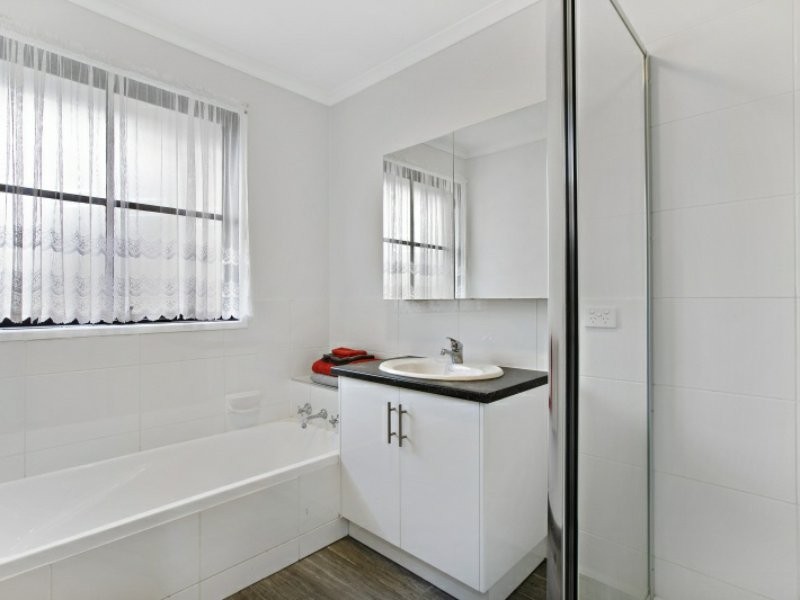 6 Ravensthorpe Crescent, Narre Warren VIC 3805