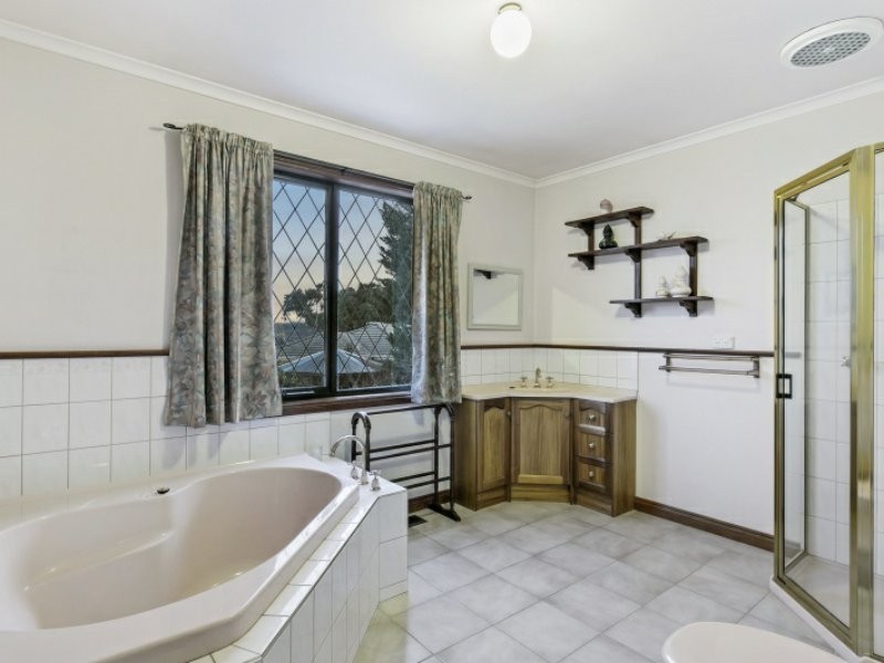 39 County Drive, Berwick VIC 3806