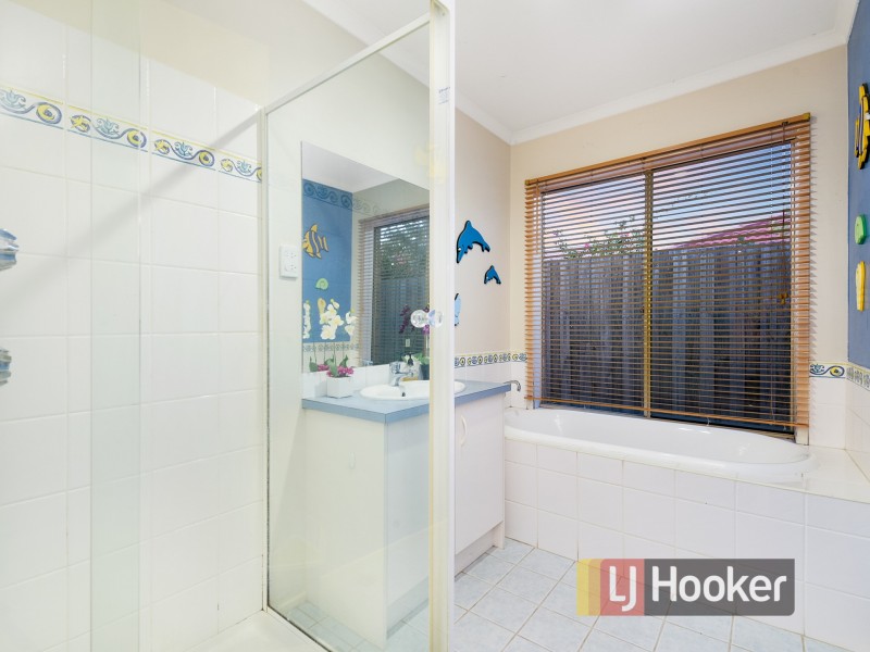 5 Lisburn Way, Berwick VIC 3806