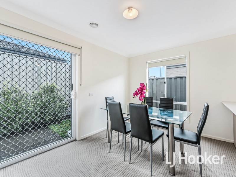 36 Renlik Circuit, Cranbourne North VIC 3977