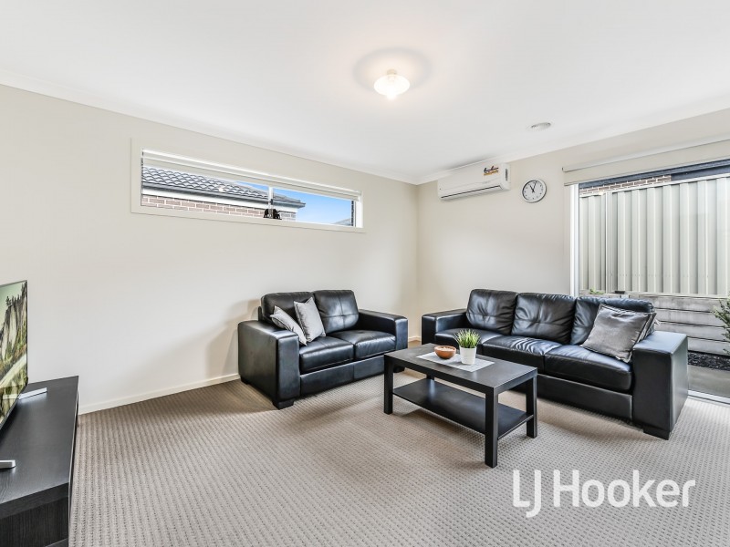 36 Renlik Circuit, Cranbourne North VIC 3977
