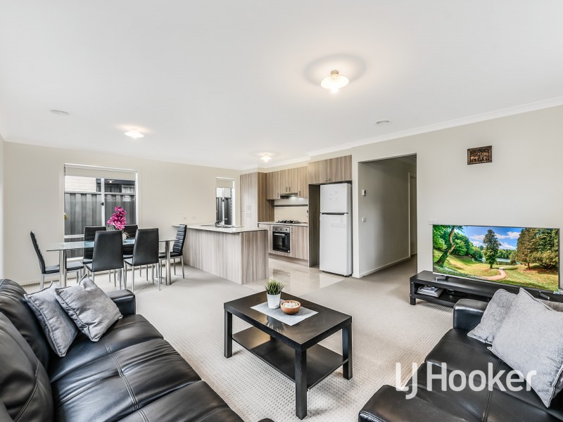 36 Renlik Circuit, Cranbourne North VIC 3977