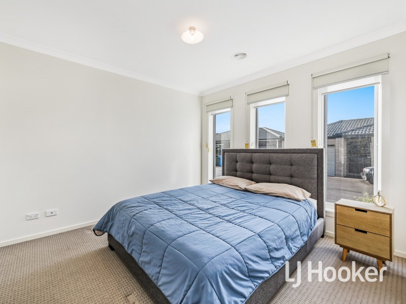 36 Renlik Circuit, Cranbourne North VIC 3977