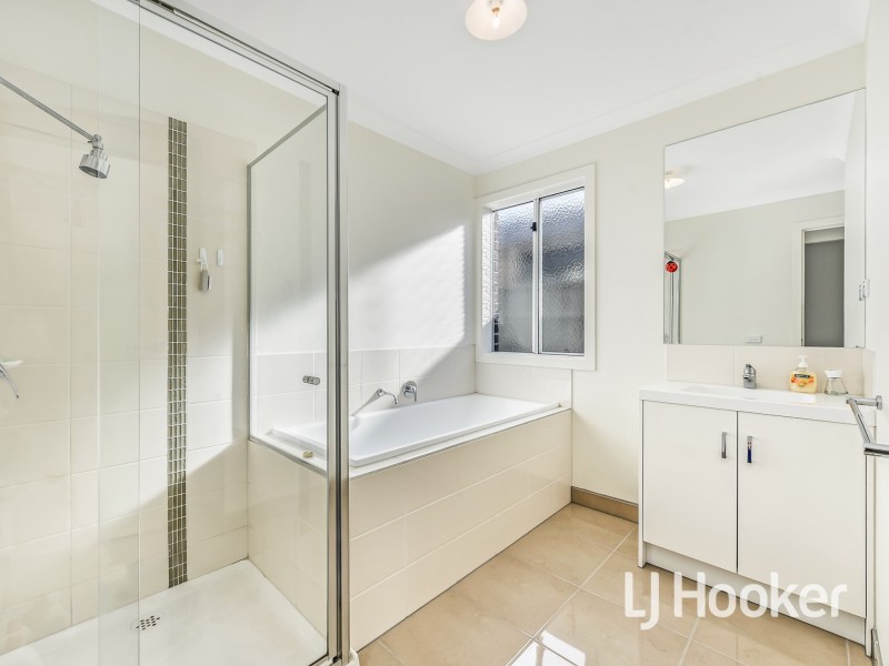 36 Renlik Circuit, Cranbourne North VIC 3977