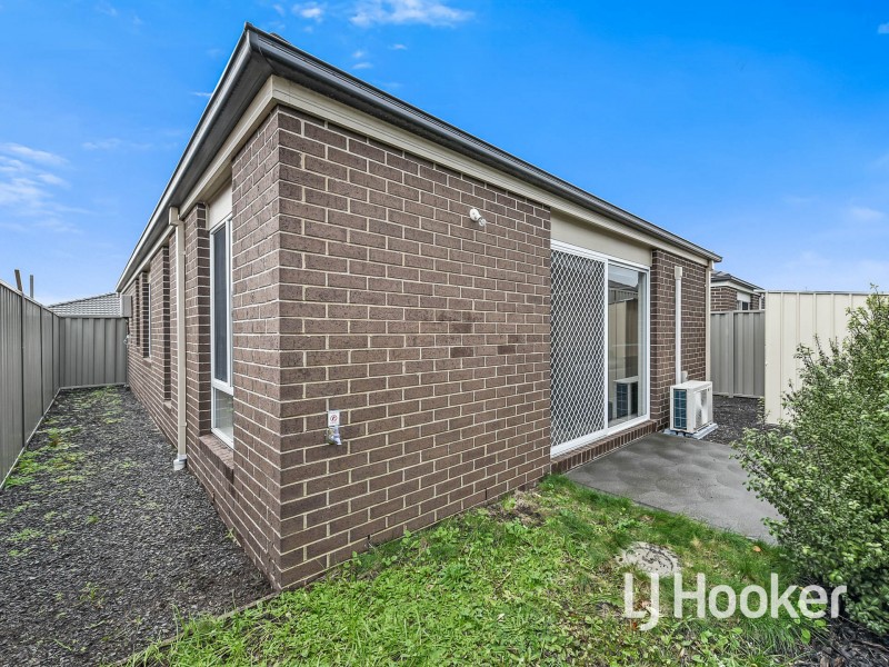 36 Renlik Circuit, Cranbourne North VIC 3977