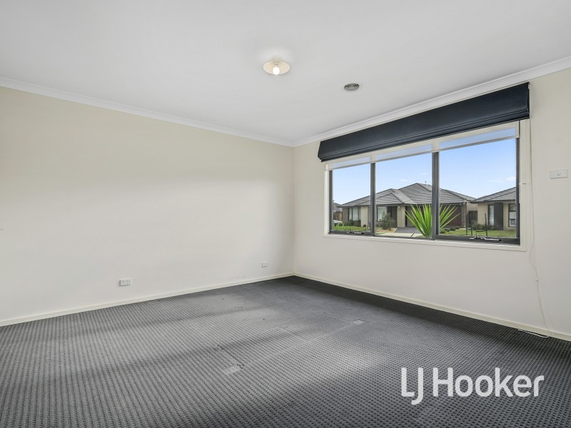 50 Glenrose Blvd, Clyde North VIC 3978