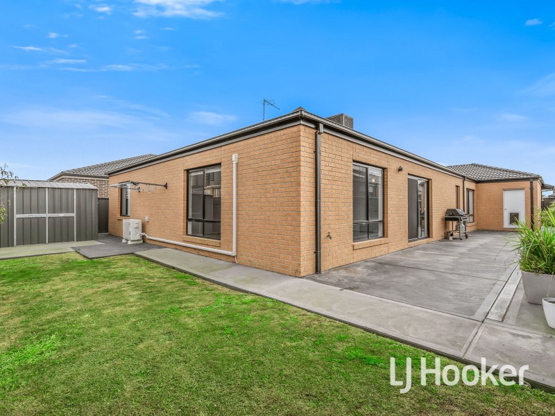 50 Glenrose Blvd, Clyde North VIC 3978