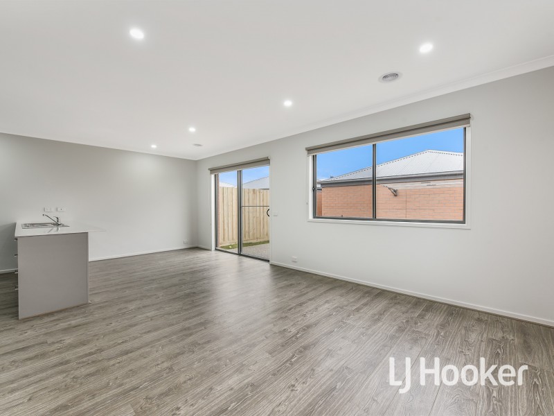 5 Supplejack Walk, Cranbourne North VIC 3977