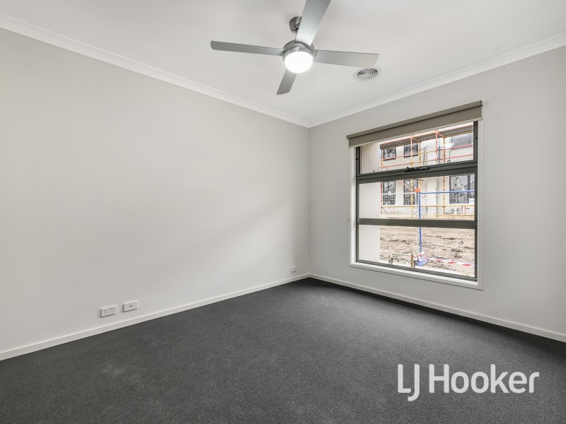 5 Supplejack Walk, Cranbourne North VIC 3977