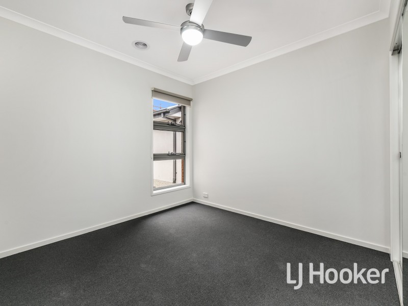 5 Supplejack Walk, Cranbourne North VIC 3977
