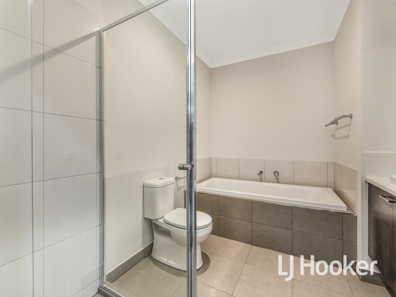 5 Supplejack Walk, Cranbourne North VIC 3977