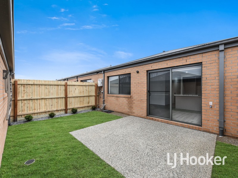 5 Supplejack Walk, Cranbourne North VIC 3977