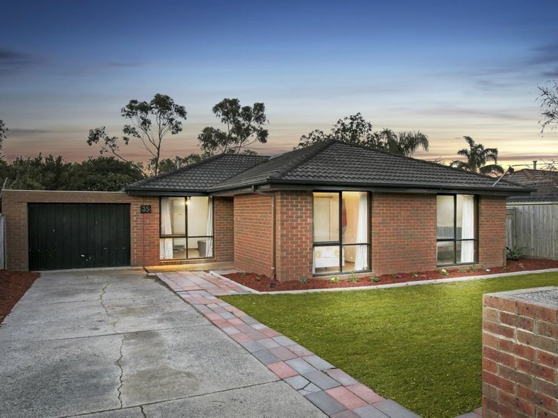 35 Springfield Crescent, Hampton Park VIC 3976