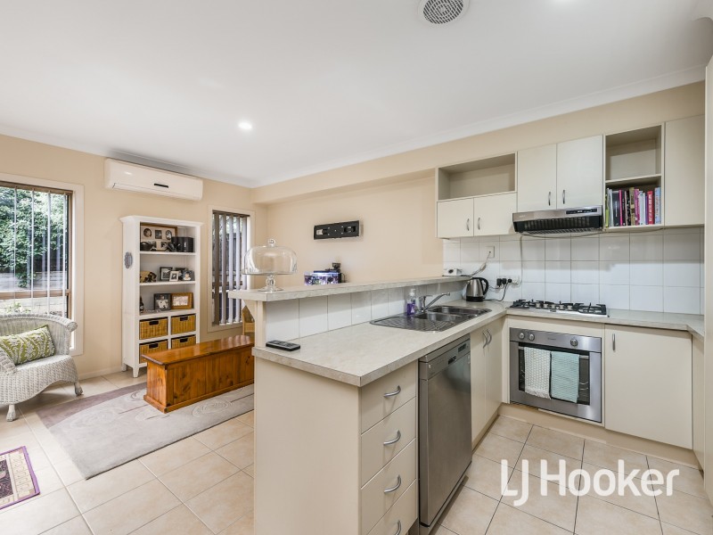 22 Melzak Way, Berwick VIC 3806