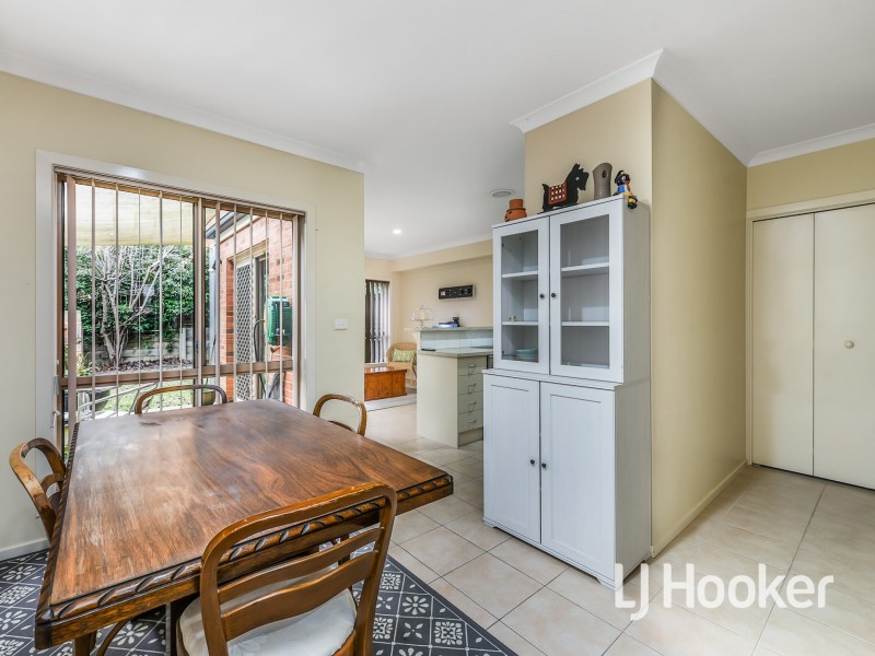22 Melzak Way, Berwick VIC 3806