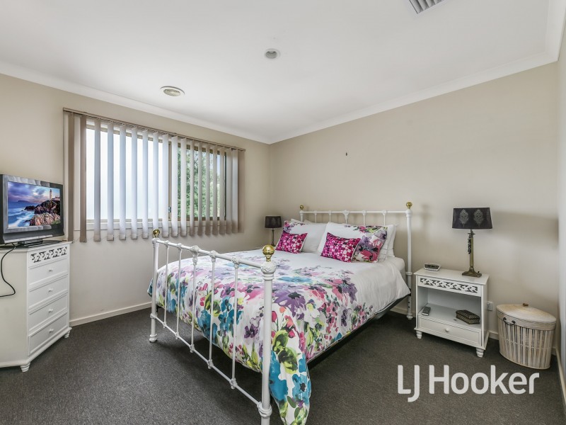 22 Melzak Way, Berwick VIC 3806