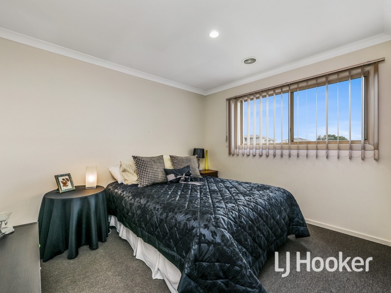 22 Melzak Way, Berwick VIC 3806