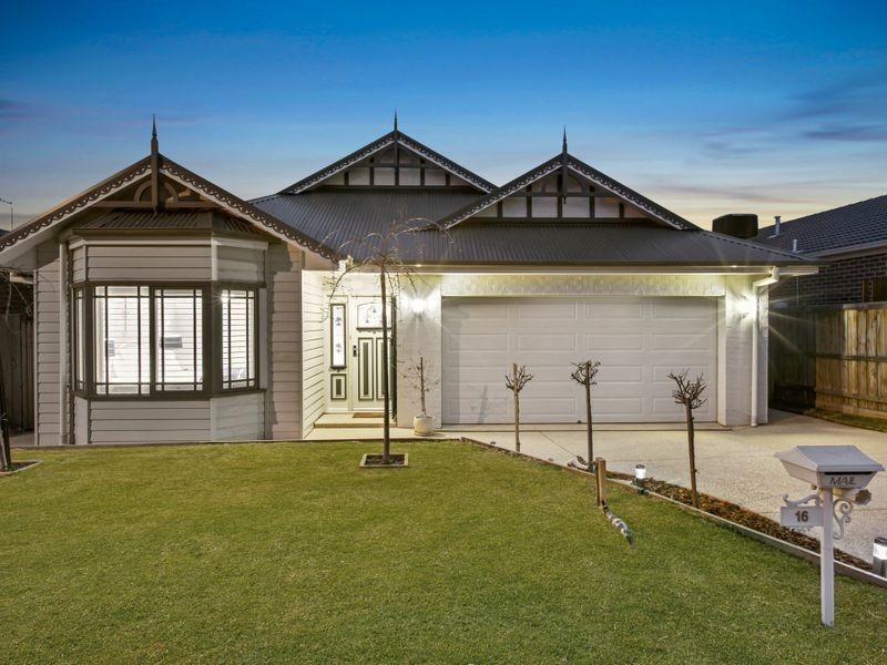 16 Macreadie Drive, Berwick VIC 3806