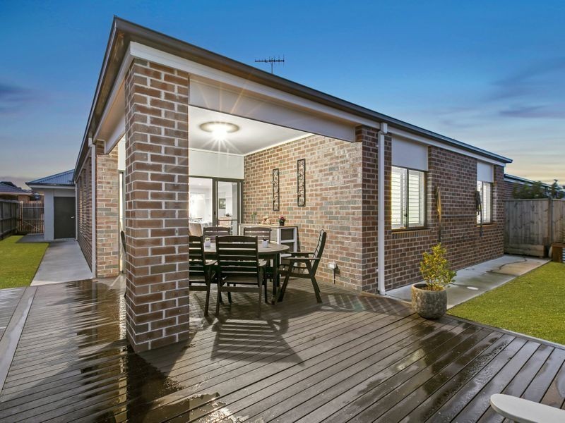 16 Macreadie Drive, Berwick VIC 3806