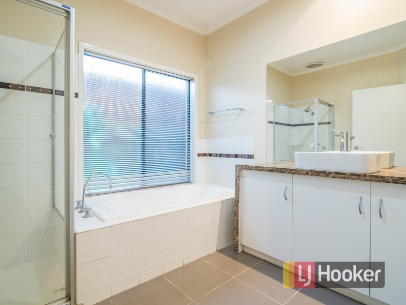 12 Clocktower Court, Berwick VIC 3806