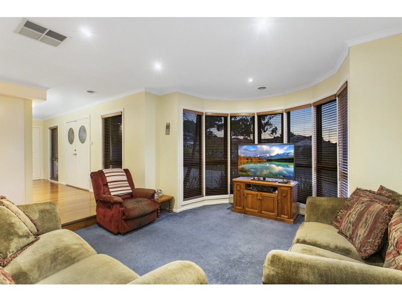 11 Charles Conder Place, Berwick VIC 3806